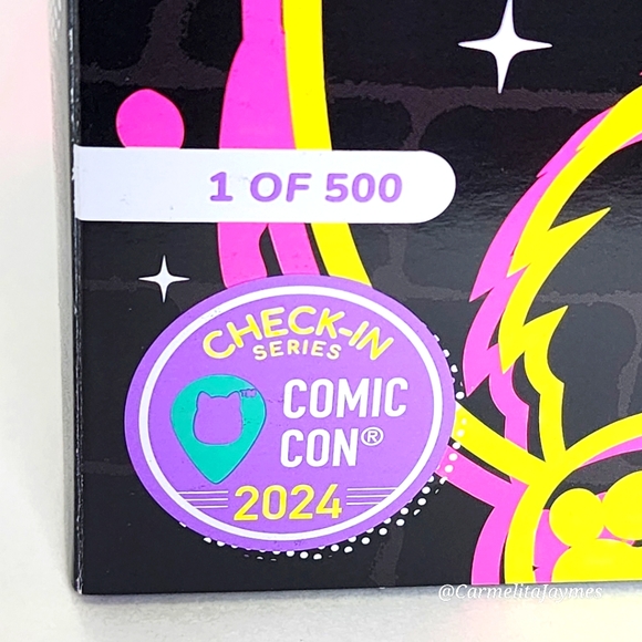 JOELLE💡🐾 SDCC Blacklight Green Bigfoot Collectors Box Set 1 in 500 w light NIB - Picture 6 of 10